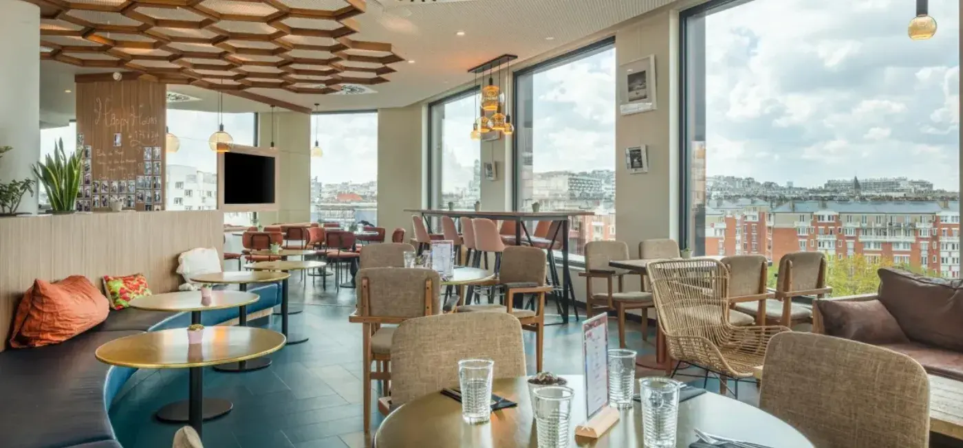 Bar view of The Originals Boutique Maison Montmartre Hotel Paris, France
